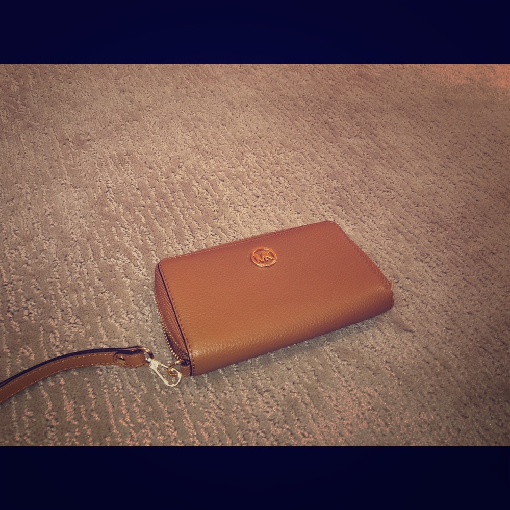 Michael Kors purse and matching wallet!!